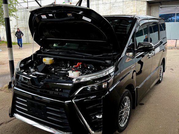 2018 Toyota Voxy III (R80) Рестайлинг, чёрный, 2080000 рублей - вид 31