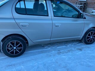 2005 Toyota Platz, серый, 650000 рублей, вид 2