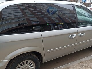 2005 Chrysler Voyager IV Рестайлинг, серебристый, 900000 рублей, вид 1
