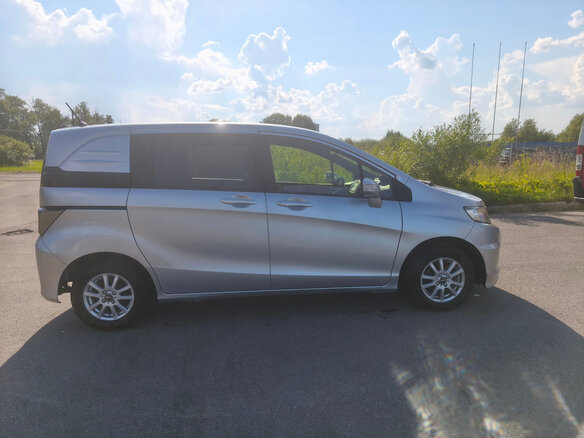 2014 Honda Freed Spike I Рестайлинг 2, серебристый, 1150000 рублей - вид 1