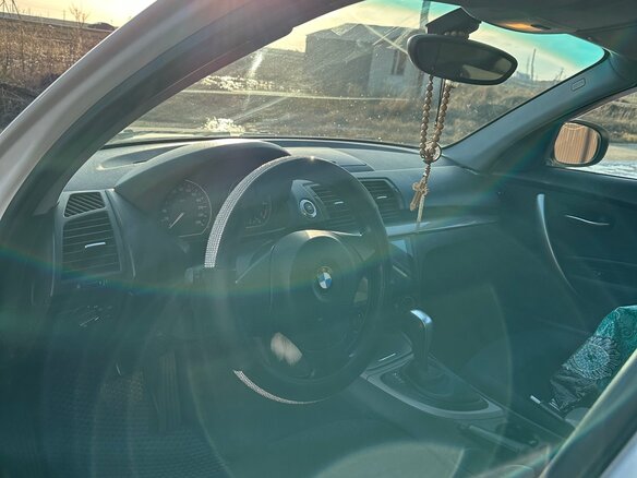 2010 BMW 1 серии 116i I (E81/E82/E87/E88) Рестайлинг, белый, 930000 рублей - вид 5