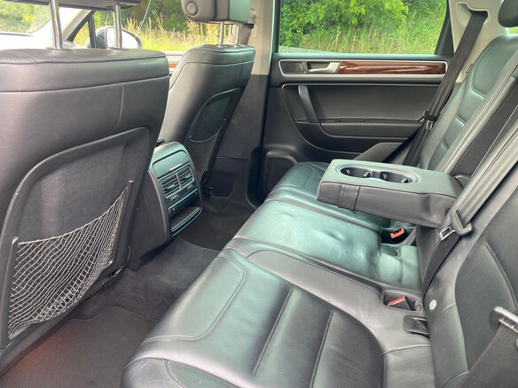 2010 Volkswagen Touareg II, чёрный, 2450000 рублей - вид 28