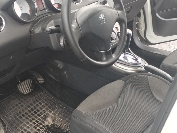 2009 Peugeot 308 I, белый, 400000 рублей - вид 4