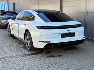 2025 Porsche Panamera Turbo E-Hybrid III, белый, 29987000 рублей, вид 2