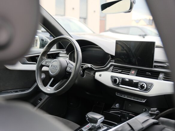 2020 Audi A4 45 TFSI V (B9) Рестайлинг, чёрный, 2900000 рублей - вид 17