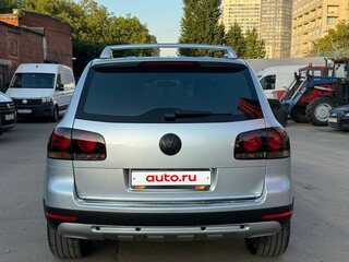 2009 Volkswagen Touareg I Рестайлинг, серебристый, 1150000 рублей, вид 3