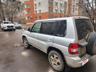 2001 Mitsubishi Pajero iO, серый, 495000 рублей, вид 3