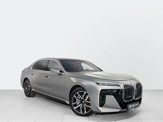2025 BMW 7 серии 740i xDrive VII (G70), серый, 13700000 рублей, вид 3