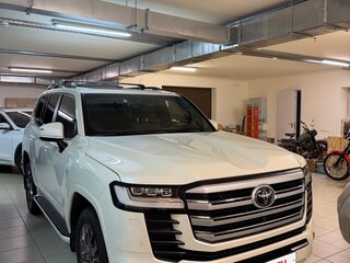 2021 Toyota Land Cruiser 300 Series, белый, 13500000 рублей, вид 2