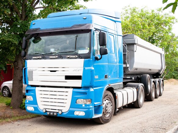 2008 DAF XF 105, синий, 6500000 рублей - вид 2