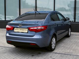 2013 Kia Rio 5-speed III, голубой, 905000 рублей, вид 5