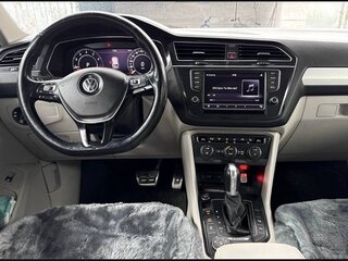 2017 Volkswagen Tiguan II, чёрный, 2500000 рублей, вид 2