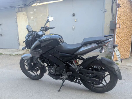 2017 Bajaj Pulsar NS 200, серый, 275000 рублей, вид 2