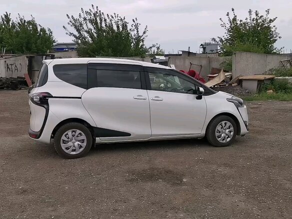 2018 Toyota Sienta II, белый, 1900000 рублей - вид 3