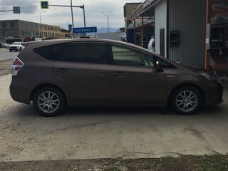 2016 Toyota Prius Alpha I (ZVW40/41) Рестайлинг, коричневый, 1600000 рублей, вид 2