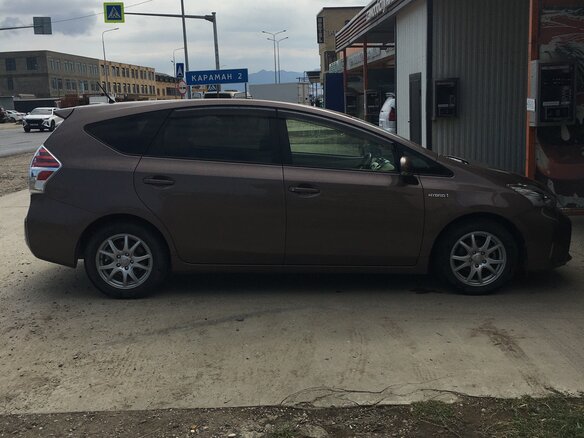 2016 Toyota Prius Alpha I (ZVW40/41) Рестайлинг, коричневый, 1600000 рублей - вид 1