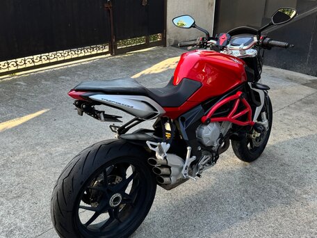 2013 MV Agusta Brutale 675, красный, 405000 рублей, вид 1