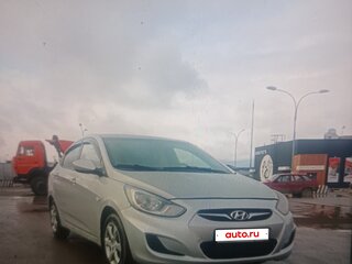 2013 Hyundai Solaris I, серебристый, 600000 рублей, вид 2