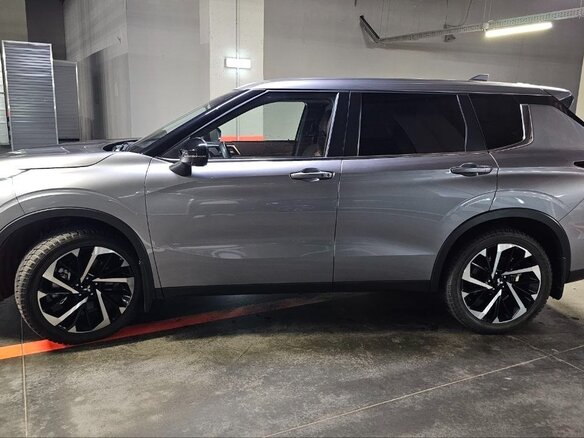 2022 Mitsubishi Outlander IV, серый, 3350000 рублей - вид 9