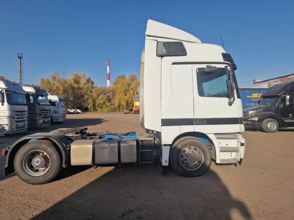 2000 Mercedes-Benz Actros, белый, 1500000 рублей - вид 9