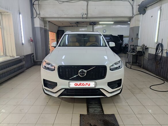 2022 Volvo XC90 II Рестайлинг 1, белый, 4850000 рублей - вид 5