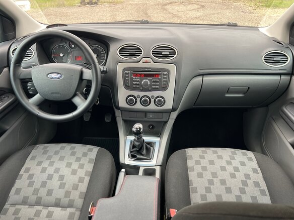 2010 Ford Focus II Рестайлинг, чёрный, 599000 рублей - вид 13