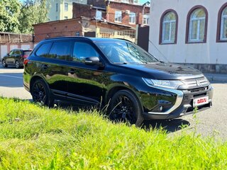 2020 Mitsubishi Outlander III Рестайлинг 3, чёрный, 1850000 рублей, вид 2
