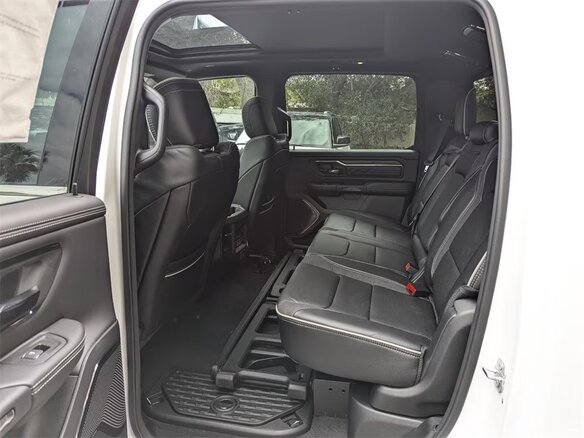 2025 Ram 1500 Crew Cab V Рестайлинг, серебристый, 10134960 рублей - вид 12