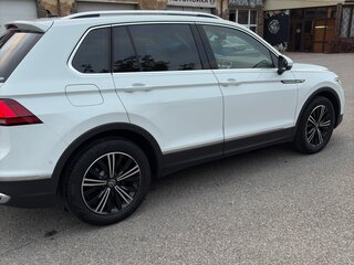 2021 Volkswagen Tiguan II Рестайлинг, белый, 3750000 рублей, вид 4