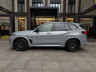 2025 BMW X5 M Competition III (F95) Рестайлинг, серый, 26500000 рублей, вид 3