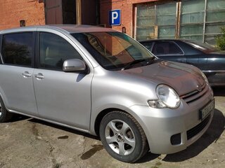 2007 Toyota Sienta I Рестайлинг 1, серебристый, 510000 рублей, вид 3