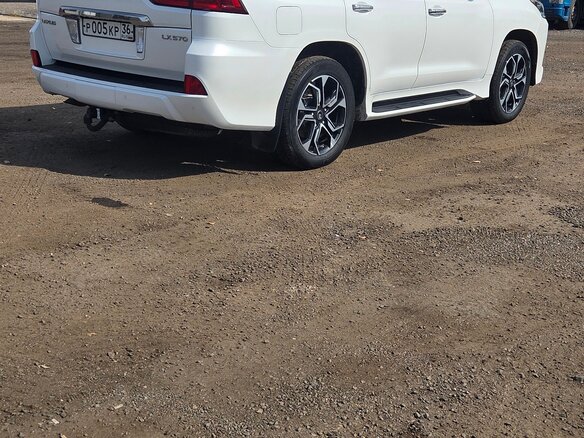 2017 Lexus LX 570 III Рестайлинг 2, белый, 7900000 рублей - вид 5