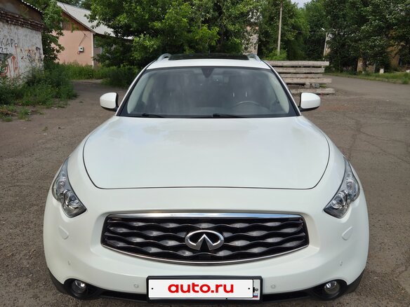 2010 Infiniti FX FX37 II (S51), белый - вид 2