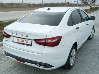 2024 Lada (ВАЗ) Vesta I Рестайлинг (NG), белый, 1420000 рублей, вид 3