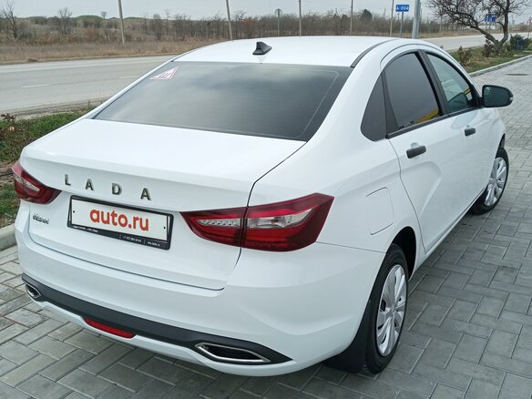 2024 Lada (ВАЗ) Vesta I Рестайлинг (NG), белый, 1420000 рублей - вид 2