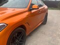 2020 BMW X6 M50d III (G06), оранжевый, 7600000 рублей - вид 4