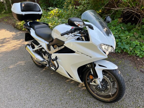 2016 Honda VFR 800, белый, 830000 рублей