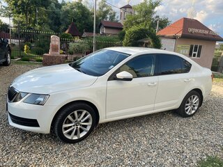 2018 Skoda Octavia III (A7) Рестайлинг, белый, 1700000 рублей, вид 4