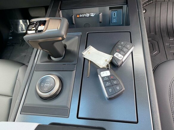 2024 GMC Hummer EV, серый, 18000000 рублей - вид 19