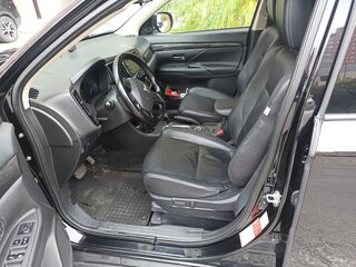 2016 Mitsubishi Outlander III Рестайлинг 2, чёрный, 2000000 рублей, вид 3