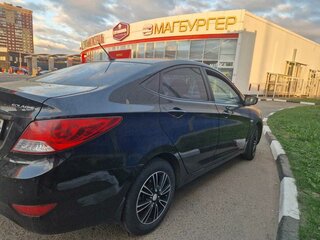 2013 Hyundai Solaris I, чёрный, 670000 рублей, вид 2