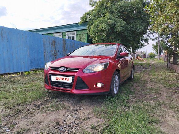 2013 Ford Focus III, красный, 1100000 рублей