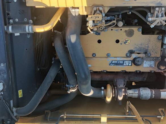 2011 Caterpillar 330D2 L, жёлтый, 5500000 рублей - вид 9