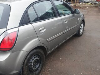2011 Kia Rio II Рестайлинг, серый, 650000 рублей, вид 4