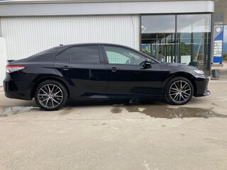 2020 Toyota Camry VIII (XV70), чёрный, 2450000 рублей, вид 2