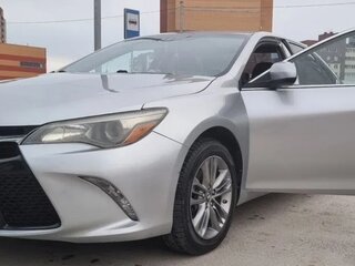 2016 Toyota Camry VII (XV50) Рестайлинг, серебристый, 1900000 рублей, вид 4
