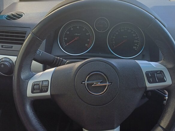 2011 Opel Astra H Рестайлинг, белый, 750000 рублей - вид 8