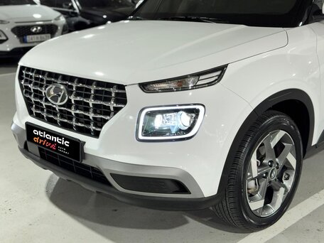 2023 Hyundai Venue I, белый, 1890000 рублей, вид 2
