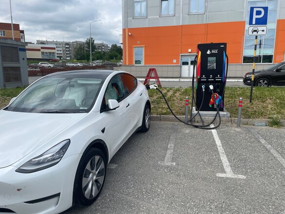 2023 Tesla Model Y Long Range Dual Motor I, белый, 4750000 рублей - вид 7