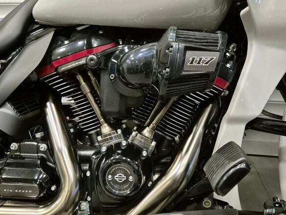 2020 Harley-Davidson CVO Road Glide, серебристый, 2700000 рублей - вид 10